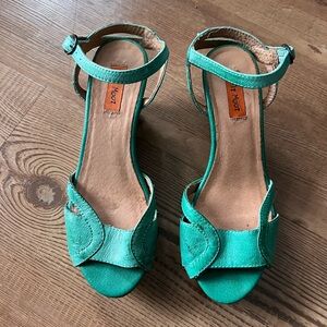 Miss Mooz green leather platform mule sandals with ankle straps. Size 8